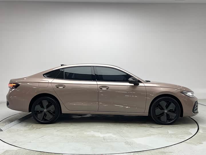 Фото 4 - Volkswagen Passat