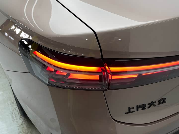 Фото 7 - Volkswagen Passat