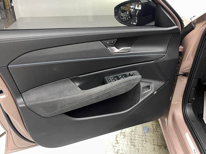 Фото 8 - Volkswagen Passat