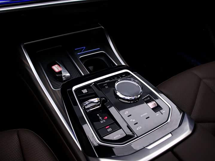 Фото 9 - BMW 7 Series