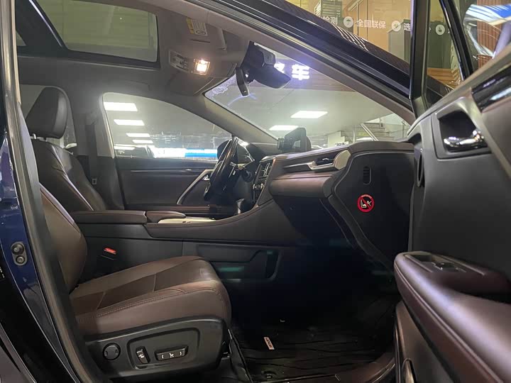 Фото 5 - Lexus RX