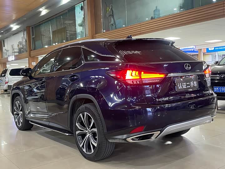 Фото 6 - Lexus RX