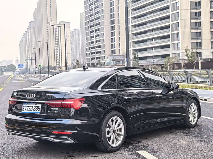 Фото 4 - Audi A6L