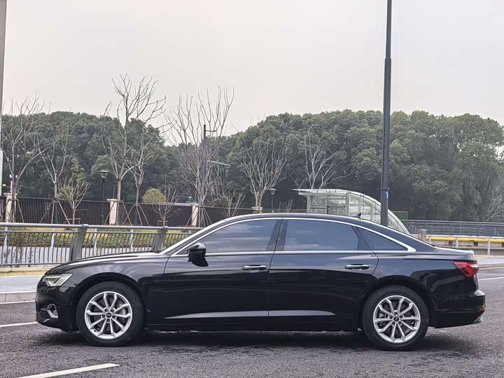 Фото 8 - Audi A6L