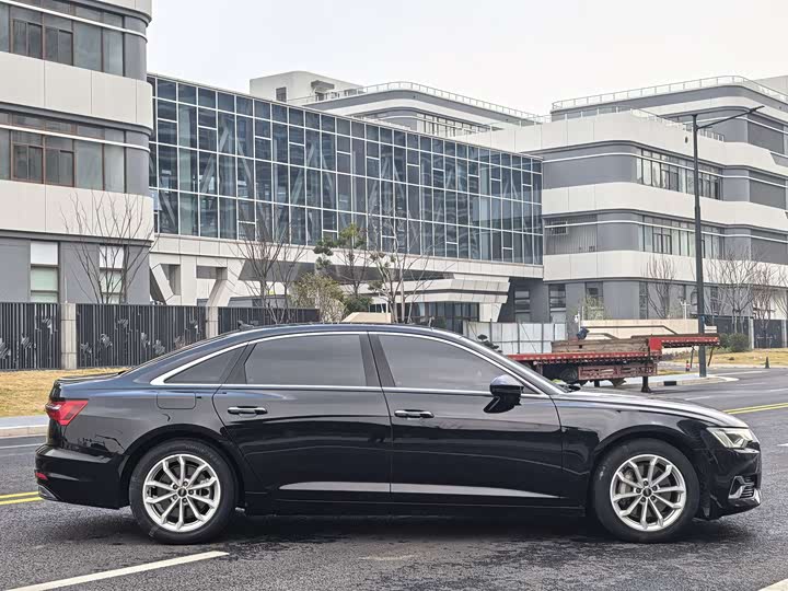 Фото 9 - Audi A6L