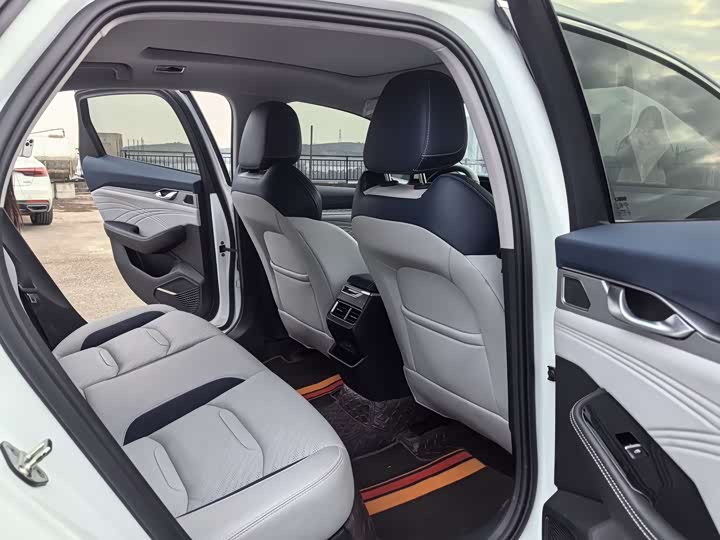 Фото 8 - Geely Preface