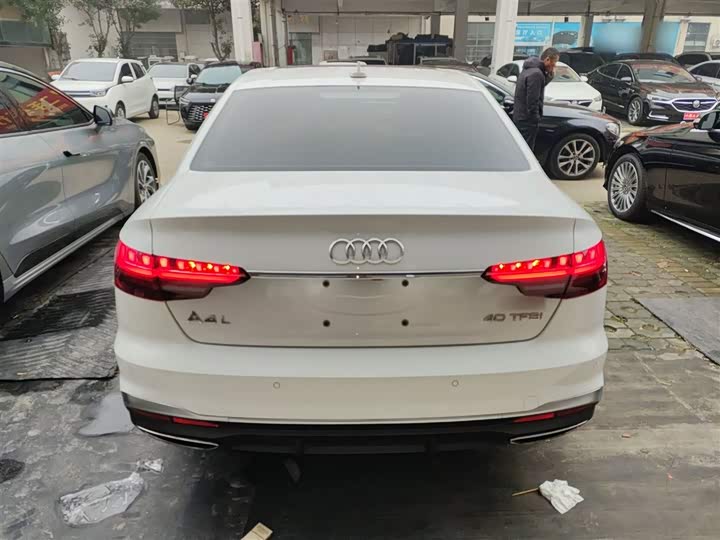 Фото 6 - Audi A4L