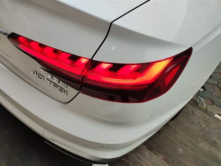 Фото 8 - Audi A4L