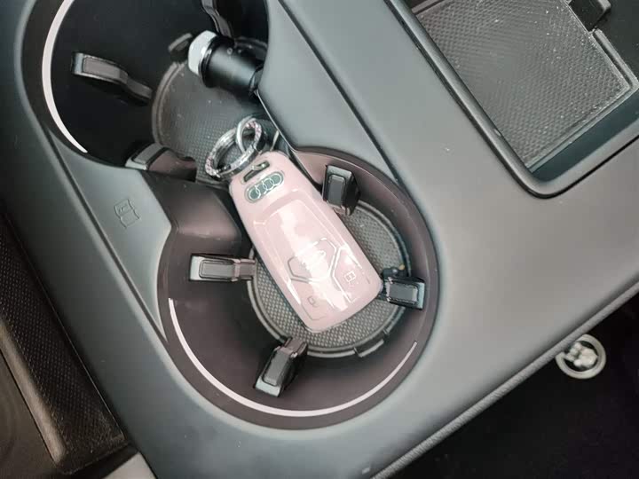 Фото 9 - Audi A4L