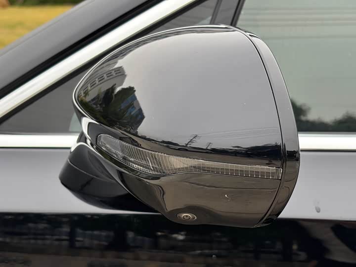 Фото 9 - Hongqi H5