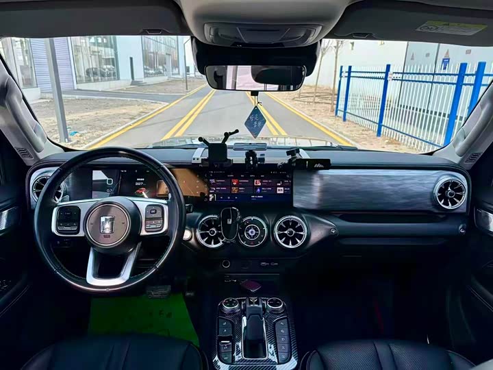 Фото 8 - Tank 300