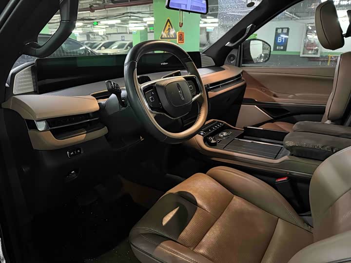 Фото 3 - Lincoln Navigator