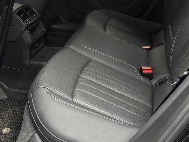 Фото 9 - Audi A6