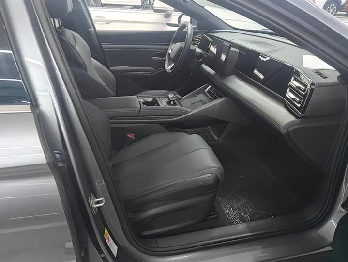 Фото 8 - BYD Qin L