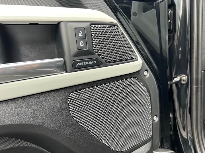 Фото 9 - Land Rover Defender