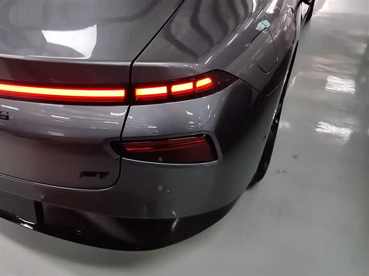 Фото 8 - XPeng P7