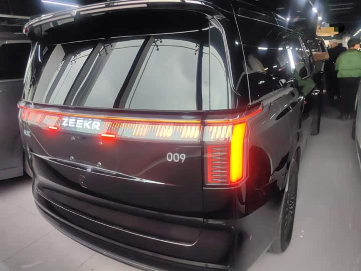 Фото 6 - Zeekr 009
