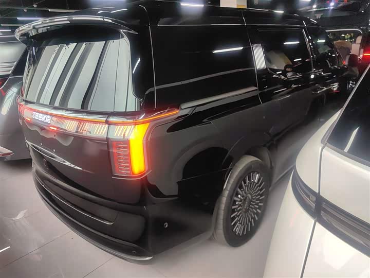 Фото 7 - Zeekr 009