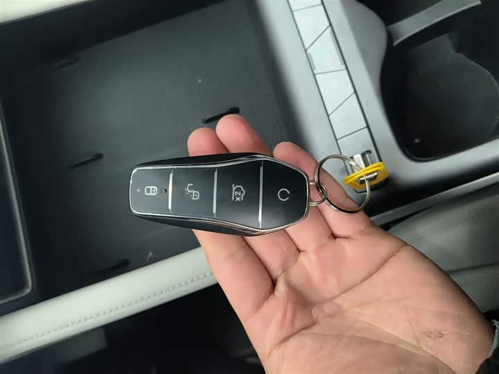 Фото 9 - BYD Yuan Up