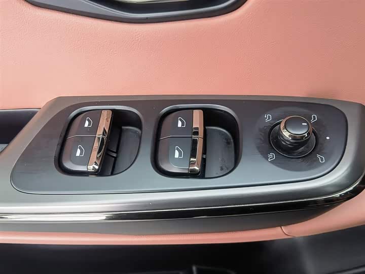 Фото 9 - Nio EC6