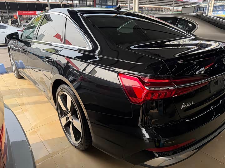 Фото 6 - Audi A6L