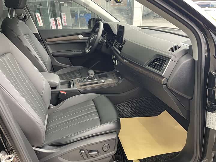 Фото 6 - Audi Q5L