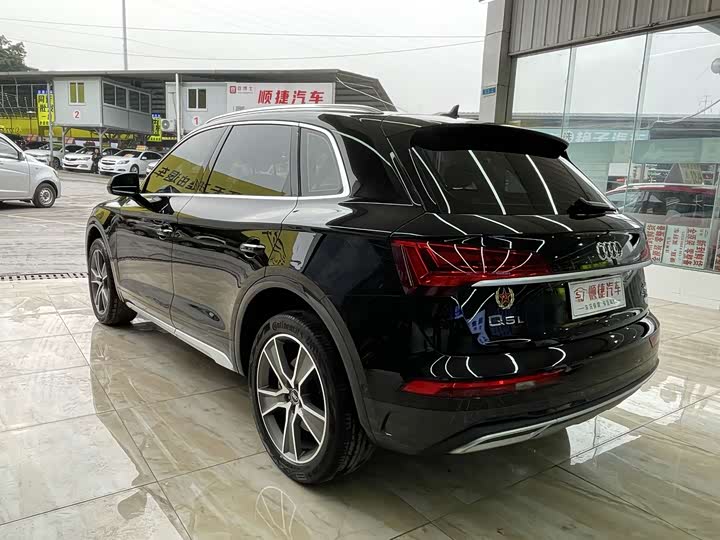Фото 9 - Audi Q5L