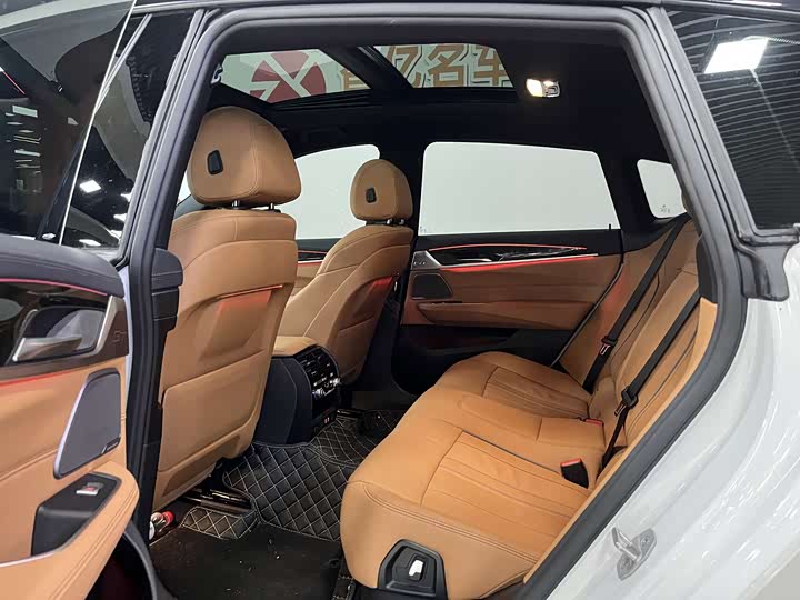 Фото 8 - BMW 6 Series GT