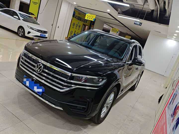 Фото 1 - Volkswagen Touareg