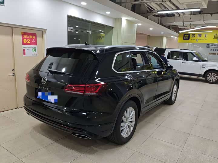 Фото 2 - Volkswagen Touareg
