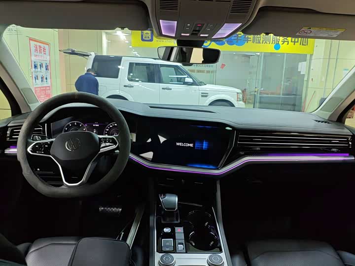 Фото 3 - Volkswagen Touareg