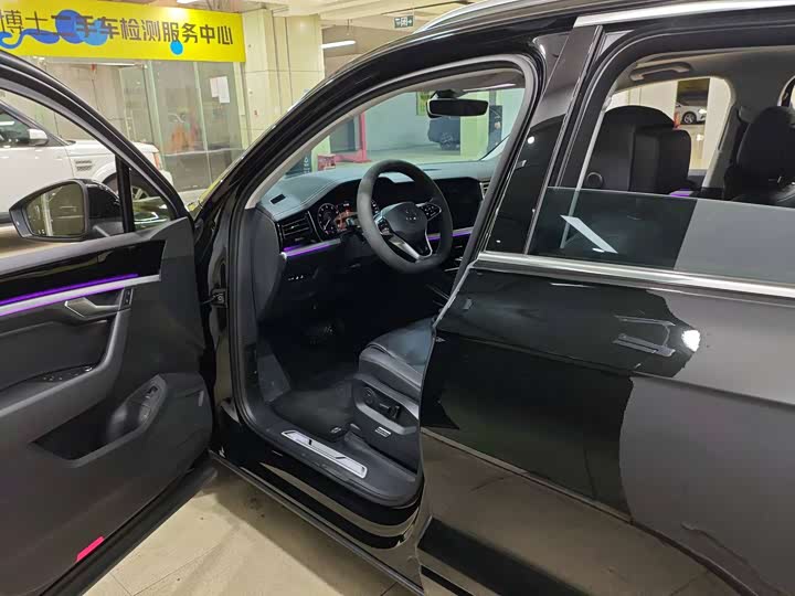 Фото 5 - Volkswagen Touareg