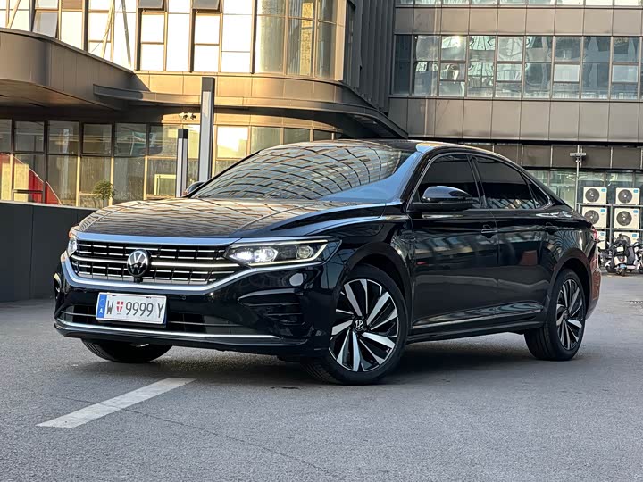 Фото 1 - Volkswagen Passat