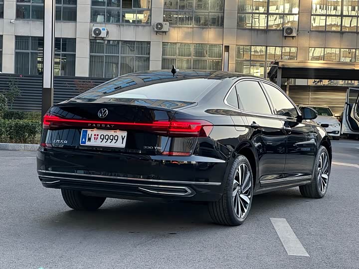 Фото 7 - Volkswagen Passat