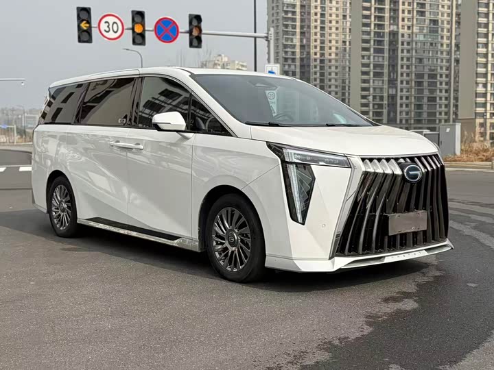 Фото 2 - GAC Trumpchi M8