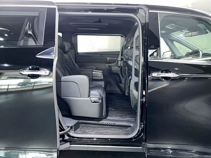 Фото 9 - Toyota Alphard