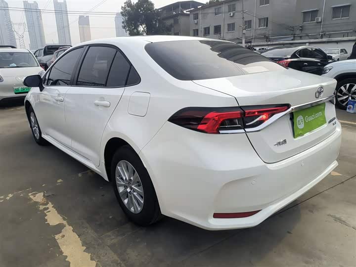 Фото 5 - Toyota Corolla