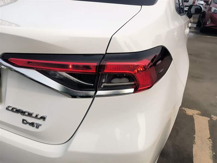 Фото 8 - Toyota Corolla