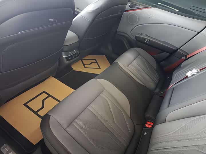 Фото 7 - Zeekr 007