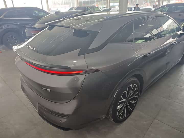 Фото 9 - Zeekr 007