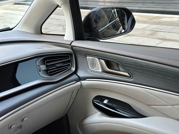 Фото 8 - Denza D9