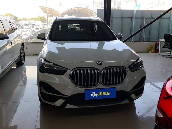 Фото 2 - BMW X1
