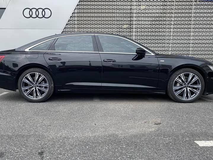 Фото 3 - Audi A6L