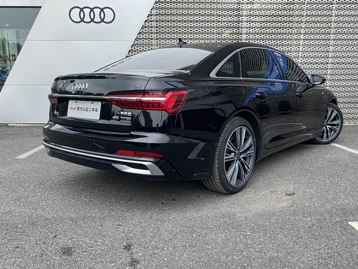 Фото 4 - Audi A6L
