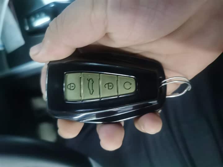 Фото 9 - Geely Emgrand L Hi·P Hybrid