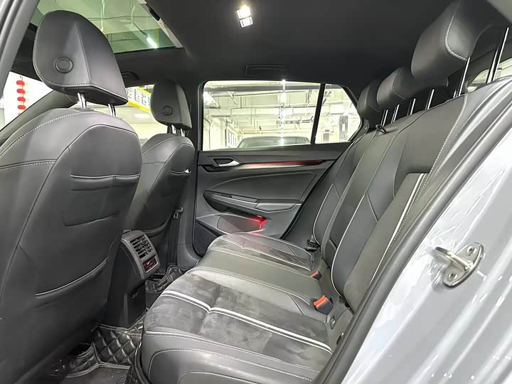 Фото 4 - Volkswagen Golf