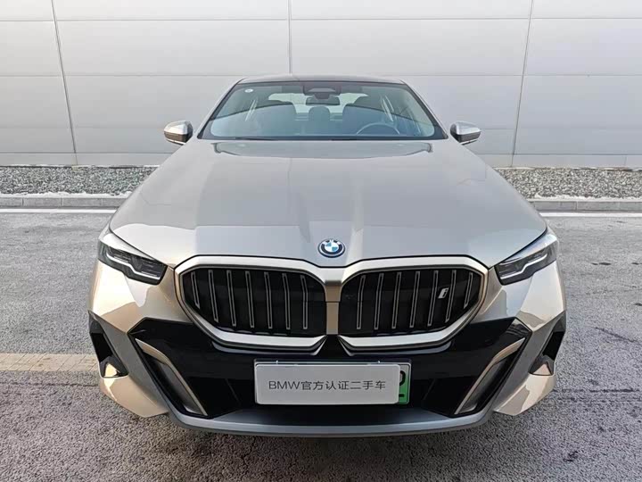 Фото 2 - BMW i5