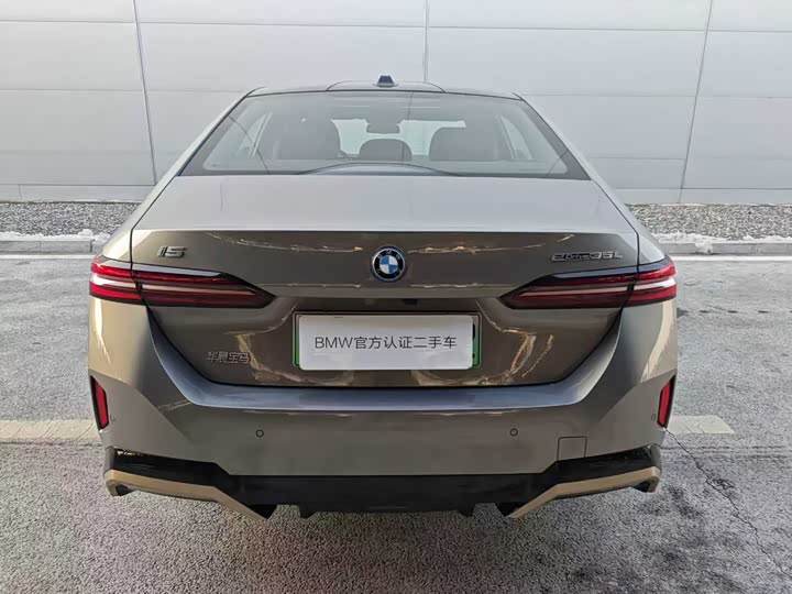 Фото 3 - BMW i5