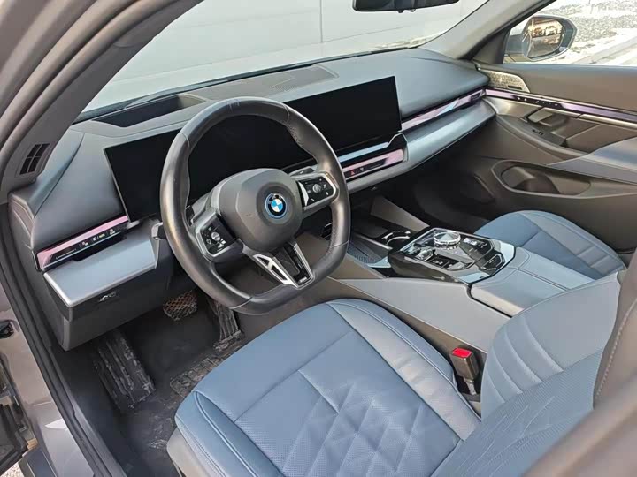 Фото 9 - BMW i5