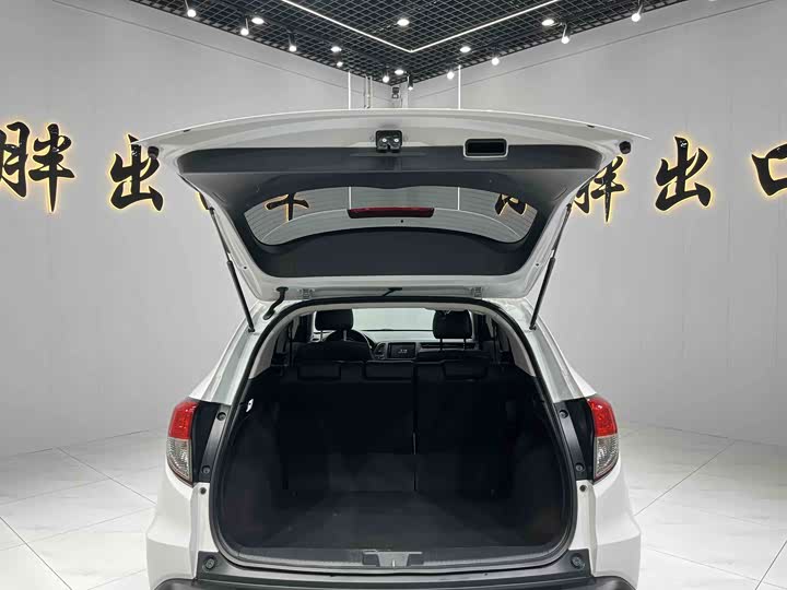 Фото 8 - Honda Vezel